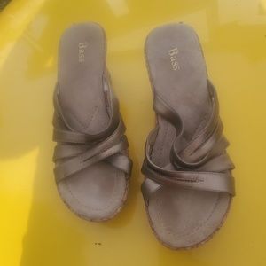 Bass platform sandals
